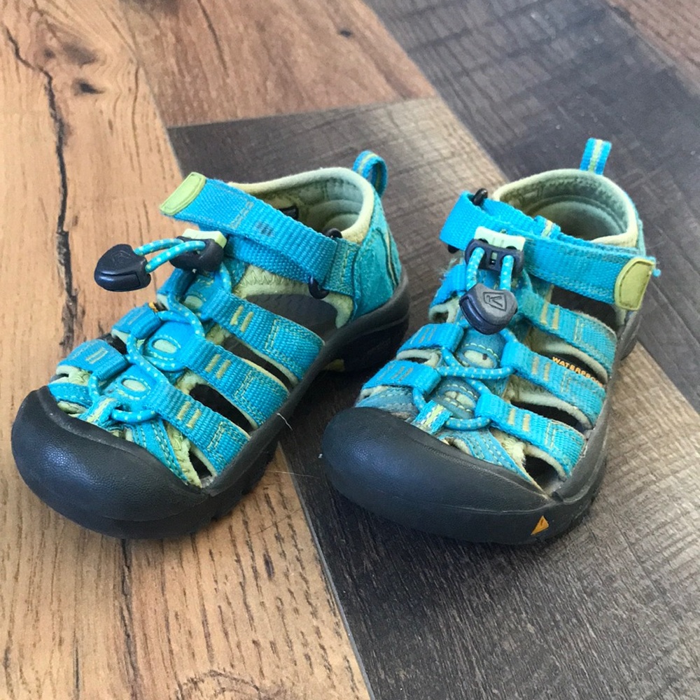 Turquoise Keen Sandles. Size 9 Toddler